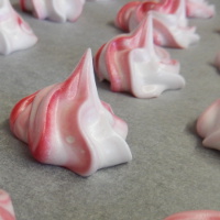 Egg-free meringues